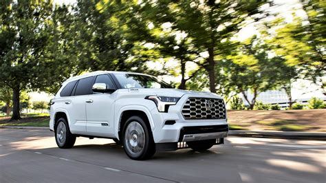 10 Large SUVs With the Best Gas Mileage in 2026 | CARFAX