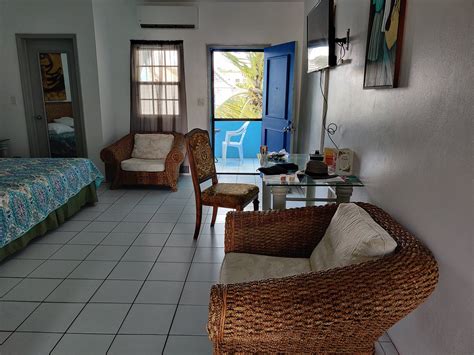 EDWARDS INN (Sandy Ground) - Guesthouse Reviews, Photos, Rate ...