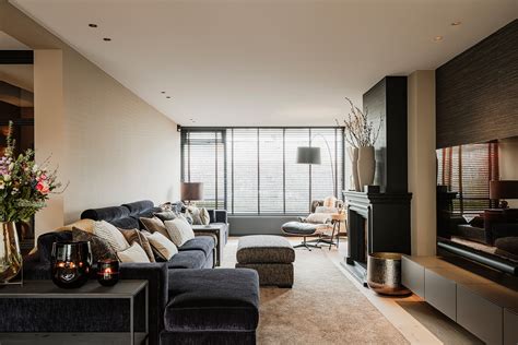 Woonkamer met een Hotel Chique interieur woonstijl - Lightinova ...