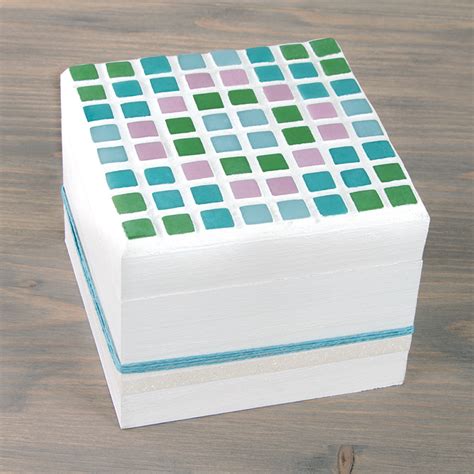 Holzbox mit Mosaik – Bastelidee – Rayher
