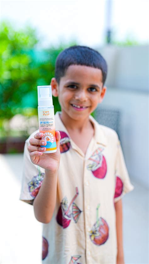 DAILY SPRAY SPF 50 PA++++ Sunscreen with Niacinamide + Alpha Arbutin G ...