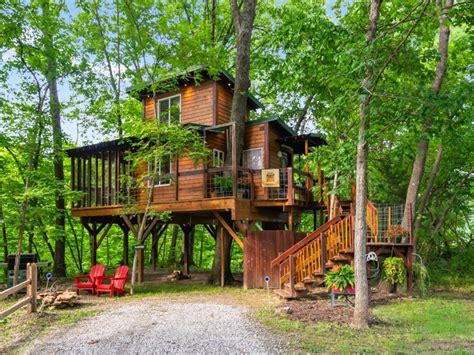Graham’s Treehouse Tree Cabin Near Leavenworth - Treehouses for Rent in ...