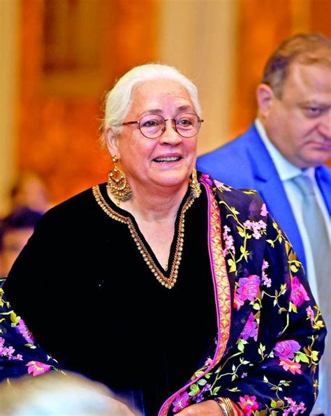 SRK's Kindest Gesture For Fans, Nafisa Ali Begins Chemotherapy And More ...