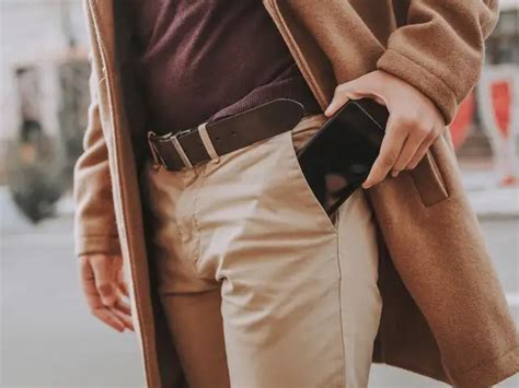 Cell Phone Elbow - Tech Neck, Text Claw & Smartphone Pinky: How Gadget ...