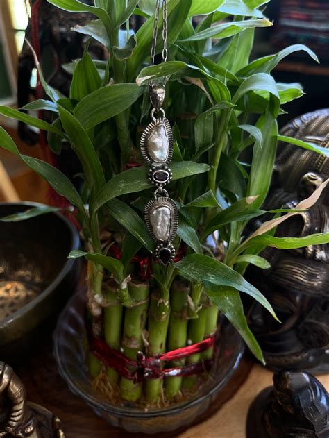 Handcrafted jewelry, Gemstones, Handmade singing bowls, Art pieces ...
