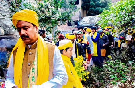 At Nizamuddin Auliya’s Dargah, Basant is the Colour of Harmony