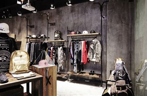 街头潮牌BAPE STORE®最新上海新天地专卖店设计 – 米尚丽零售设计网-店面设计丨办公室设计丨餐厅设计丨SI设计丨VI设计
