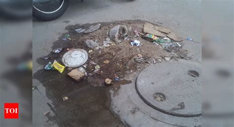 Drainage waste on roadside not collected - Times of India