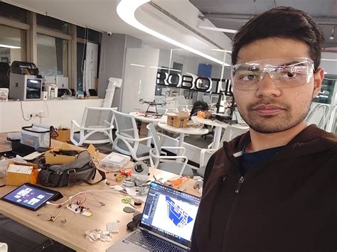 This 20-YO boy builds affordable AI glasses helping the blind navigate ...