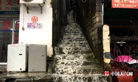广西桂林：天坑流水瀑布美如画_大众网