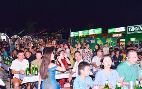 市民游客欢聚海口青岛啤酒节 开启“醉”激情之夏-新闻中心-南海网
