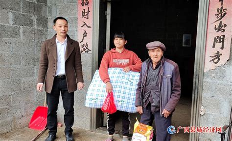 2021年11月12日组织公司员工向贫困地区捐赠衣物-北京泰福恒投资发展有限公司