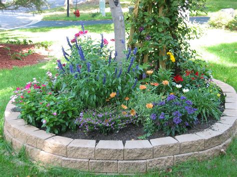 Outstanding 32 Amazing Beautiful Round Raised Garden Bed Ideas that You ...
