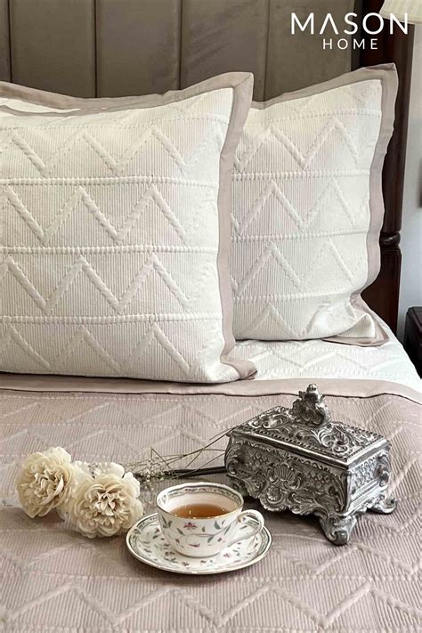 Buff And Ivory Trigon Cotton Reversible Bedspread – Mason Home