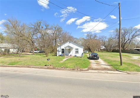 1312 S Grand Ave, Gainesville, TX 76240 | Homes.com
