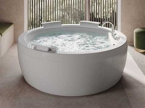 NOVA Banheira autônoma redonda com hidromassagem By Jacuzzi® | design Carlo Urbinati