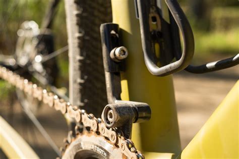 Install a Wolf Tooth Gnar Chain Guide 的图像结果