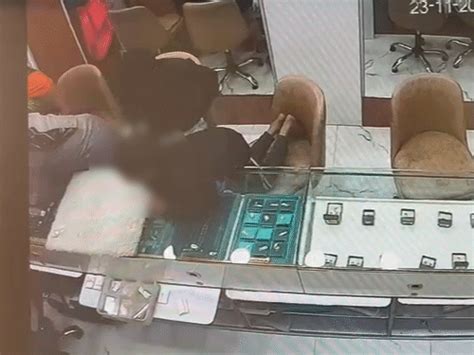 Gang makes child steal from jeweller’s shop in Ahmedabad: Thieves ...