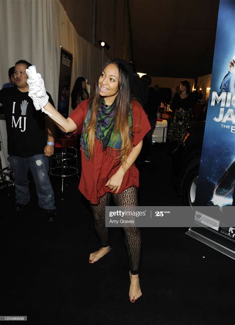 Raven-Symoné's Feet Photos & Gallery | FeetDatabase.com
