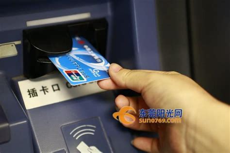 没带银行卡也能取到钱 这ATM机设二维码取款功能 - 每日头条
