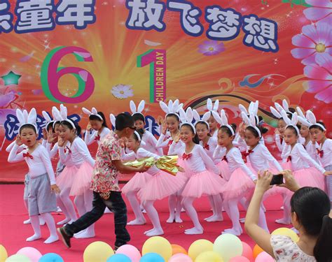 附属学校举行庆祝“六一"儿童节活动
