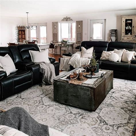 Farmhouse Living Room with Rustic DГ©cor | Farmhouse living room ...