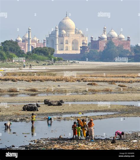 Yamuna river agra pollution hi-res stock photography and images - Alamy