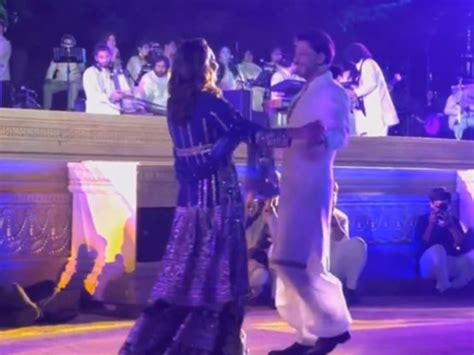 shah rukh khan: SRK-Gauri Khan's enchanting dance on 'Main Yahaan Hoon ...