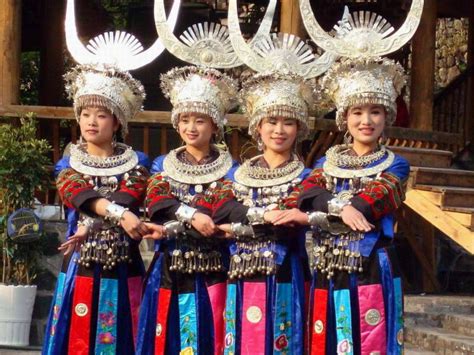 苗族文化的典型代表有哪些，最为显著的是服饰文化与首饰佩戴_苗家