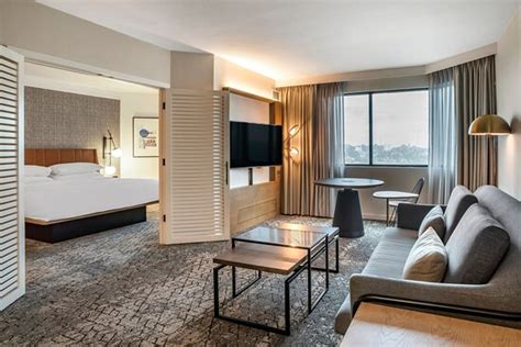 SHERATON SUITES WILMINGTON DOWNTOWN - Hotel Reviews, Photos, Rate ...