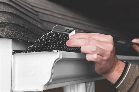 SmartScreen Gutter Guard Installation 的图像结果