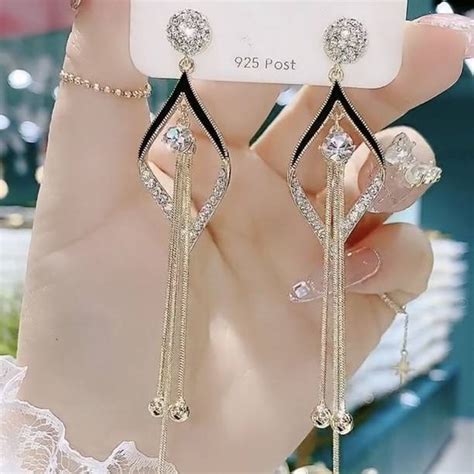 Earrings: Studs, Jhumkas, Hoops & More Styles Online at Flipkart