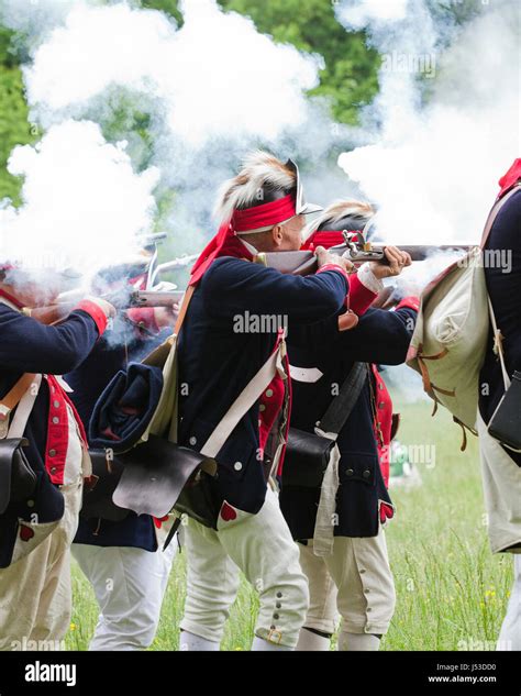 American revolutionary war reenactment hi-res stock photography and ...
