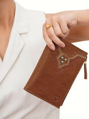Buy Hidesign Women Tan Cheyenne W1 Casual Bi-Fold Wallet (M) Online