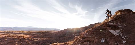 Downhill Bike | DH Mountain Bike | CANYON IN