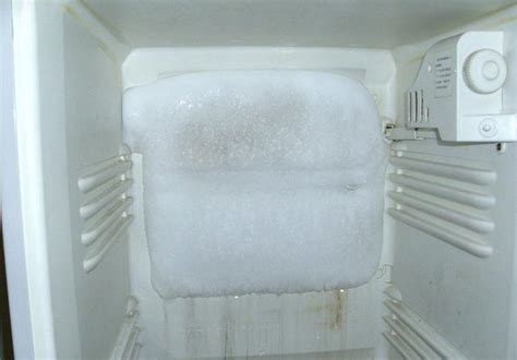 冰箱排水孔堵塞、冷藏室结冰，给我一根细铁丝，分分钟就能搞定