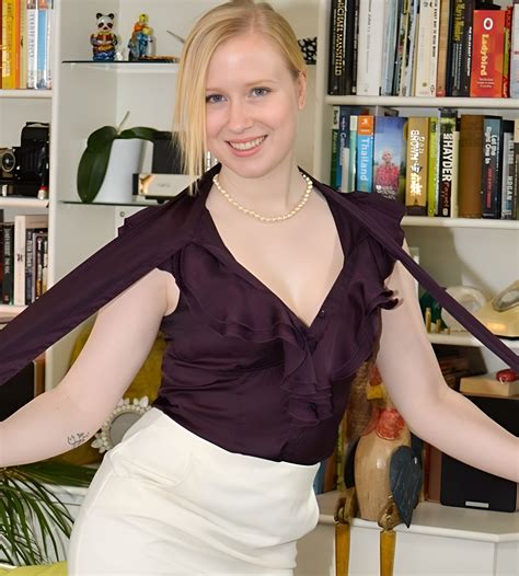 Satine Spark (Actress) Age, Biography, Boyfriend, Wiki, Height, Weight and More