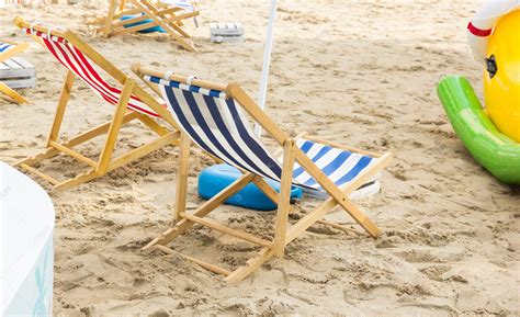 户外沙滩躺椅 海边室外游泳池躺床阳台休闲别墅塑料 折叠椅凳茶几-阿里巴巴