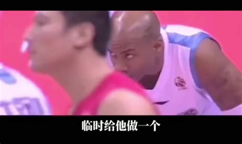 麦迪CBA被“摇手指”后，愤怒肘击回应对手，四年后却说致敬他