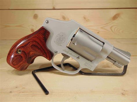 New Smith & Wesson Model 642 Deluxe - Gunshine Arms