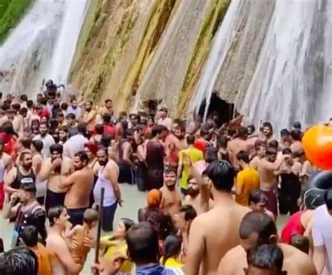 Open invitation for COVID-19: Govt on video of hundreds of tourists at ...