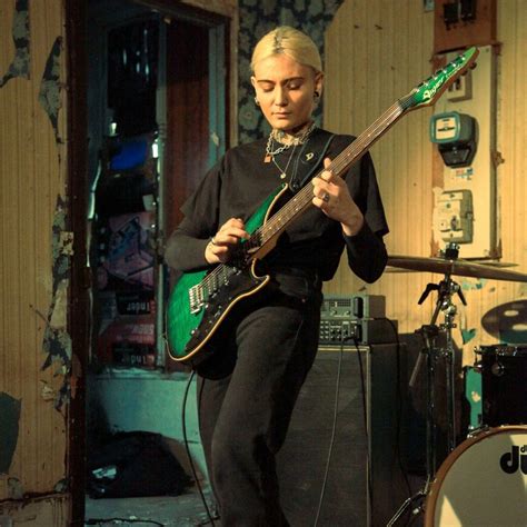 SPIN TWICE – Die französische Wundergitarristin Tina S. ist mit ihrer ...