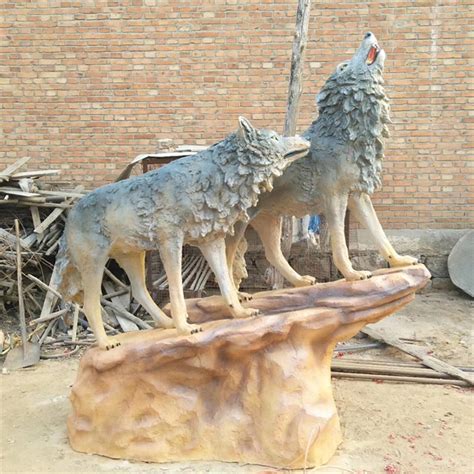 玻璃钢狼雕塑，仿真动物雕塑加工厂