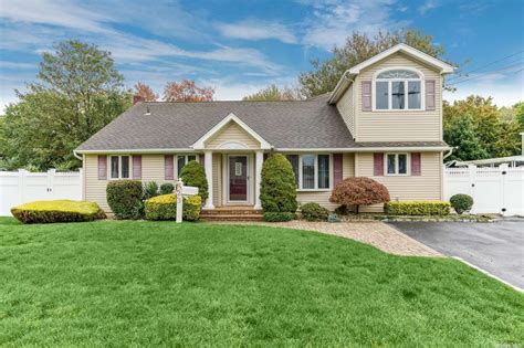 823 Pine Avenue, West Islip, NY 11795 | Trulia