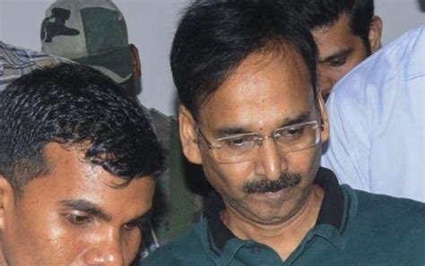 Liquor Scam : ACB ने आईएएस विनय चौबे से पूछताछ के लिए मांगी इतने दिनों ...