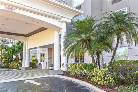 HOLIDAY INN EXPRESS & SUITES COCOA BY IHG - Hotel Reviews, Photos, Rate ...