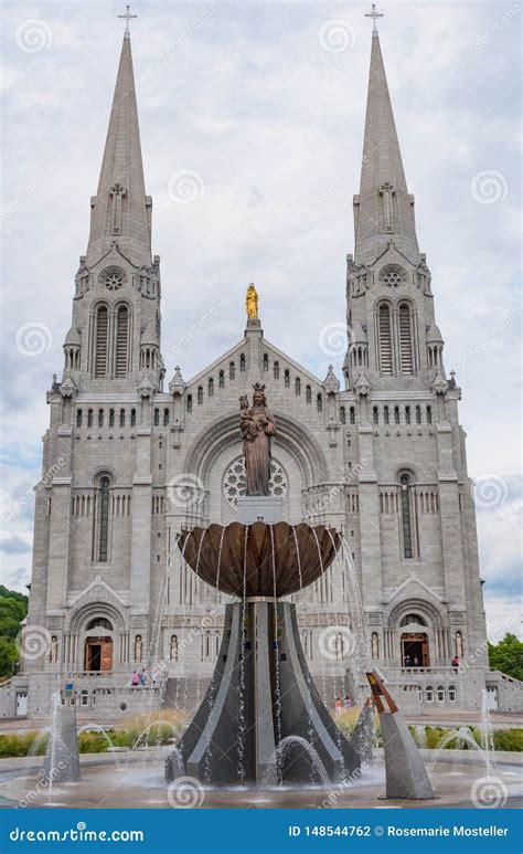 Front of the Basilica of Sainte-Anne-de-BeauprÃ© Church in Quebec ...