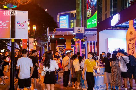 重庆“夜生活”受追捧 夜景和美食令游客流连-上游新闻 汇聚向上的力量