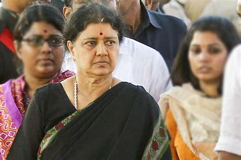 Sasikala moves Supreme Court seeking review of Disproportionate Assets ...