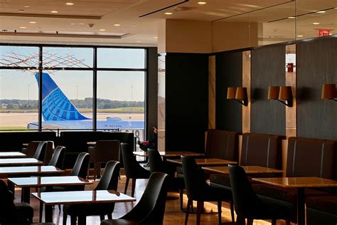 First look inside the new United Polaris Lounge in Washington Dulles ...